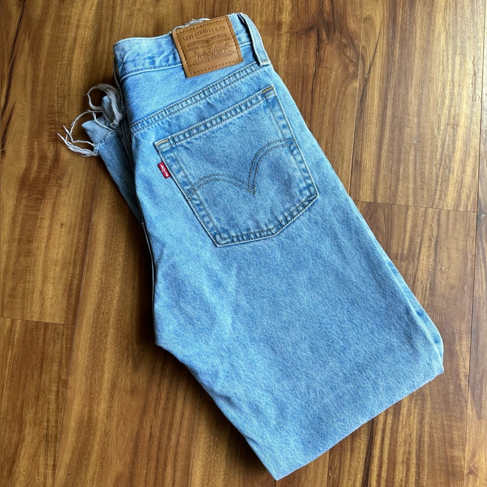 Levi’s Wedgie Straight Fit Women’s Jeans Size 27